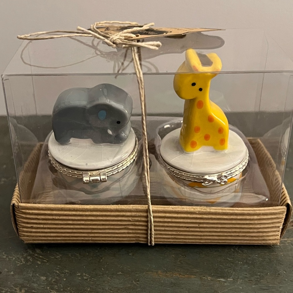Mudpie Baby’s First Tooth and First Curl Giraffe and Elephant Canisters NWT